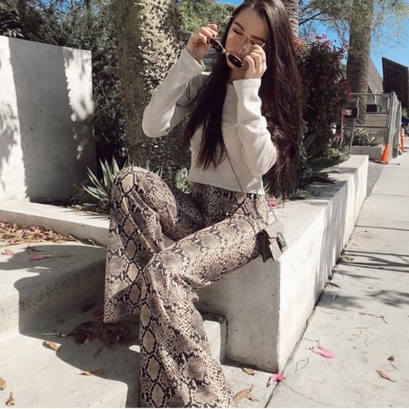 ZARA SNAKE PRINT FLARED PANTS - Picture 3 of 8